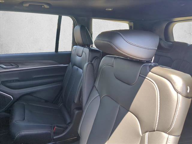 New 2026 Jeep Grand Cherokee L Limited w/ Limited Altitude Package AWD/4WD image 15