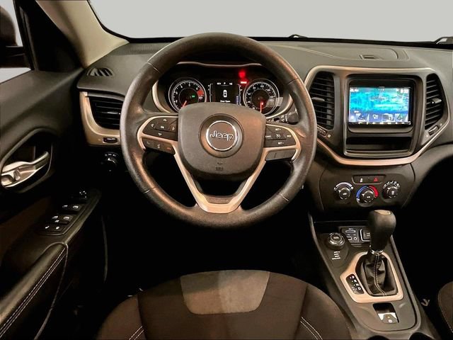 Used 2016 Jeep Cherokee Sport AWD/4WD image 5