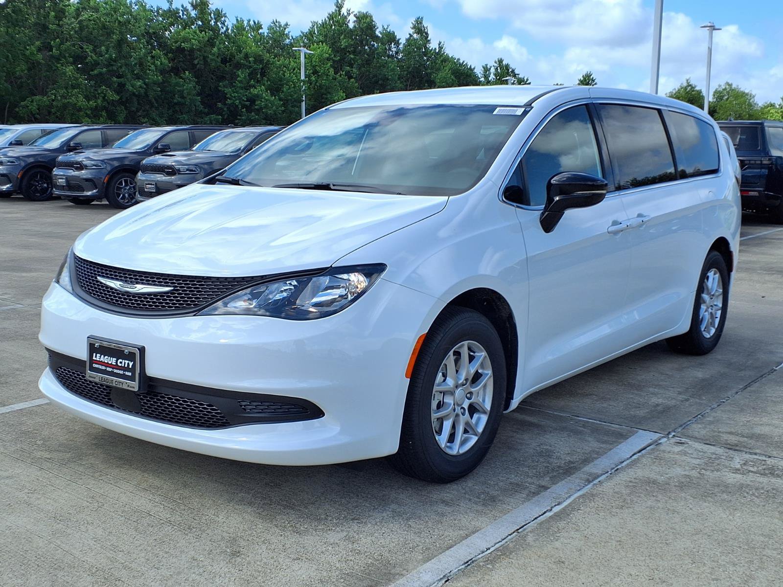 New 2027 Chrysler Pacifica LX FWD image 3