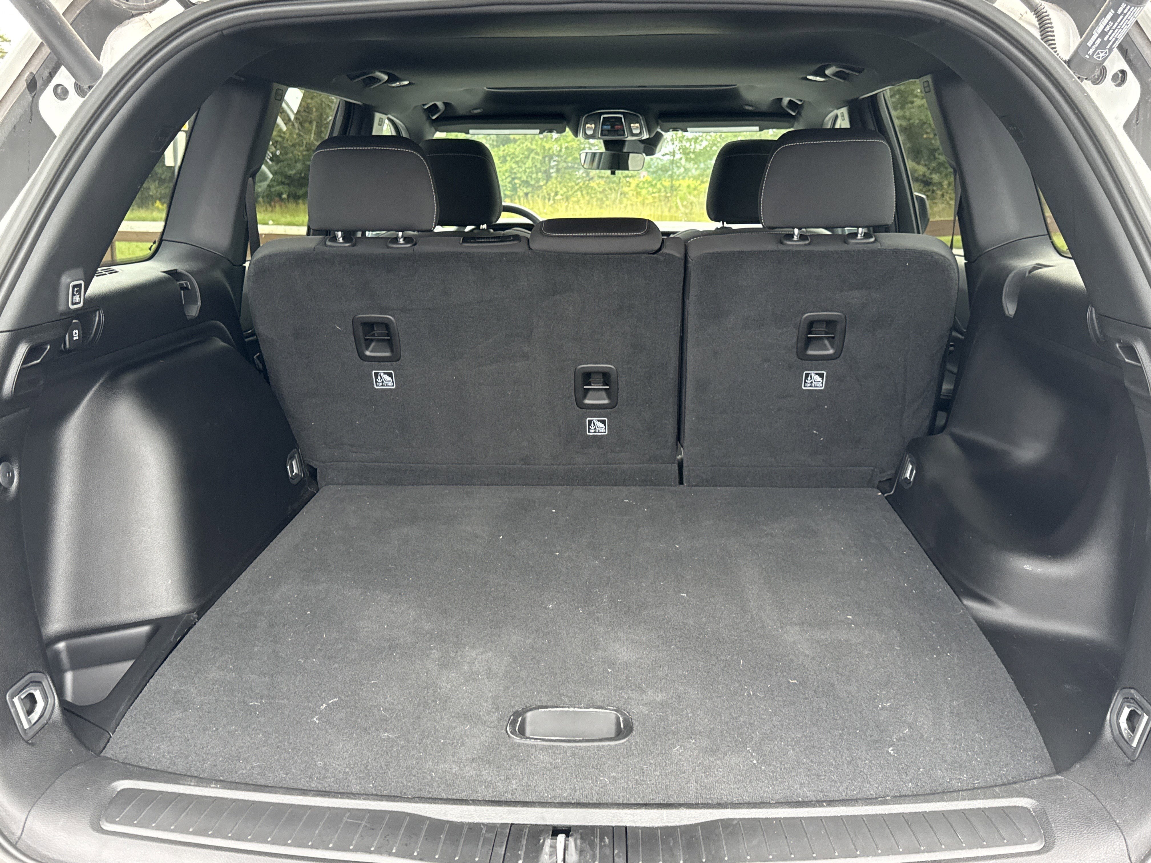 Used 2025 Jeep Grand Cherokee Laredo X w/ Luxury Tech Group I image 19