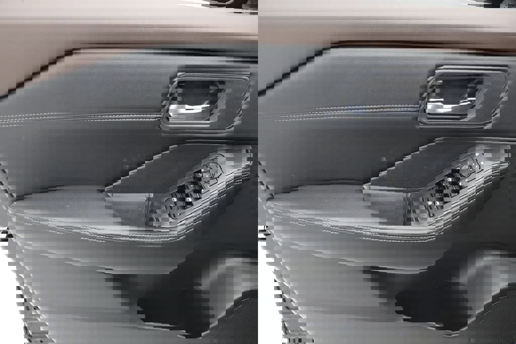 Used 2023 Nissan Rogue SV w/ SV Premium Package image 14