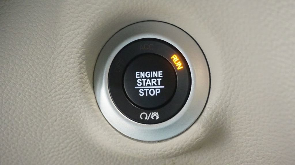 Used 2024 Chrysler Pacifica Limited image 26