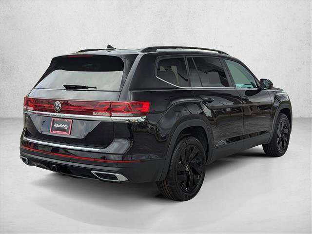 Used 2025 Volkswagen Atlas SE image 2