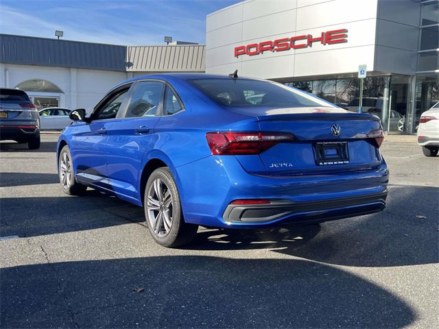 Used 2023 Volkswagen Jetta SE w/ Panoramic Sunroof Package image 2