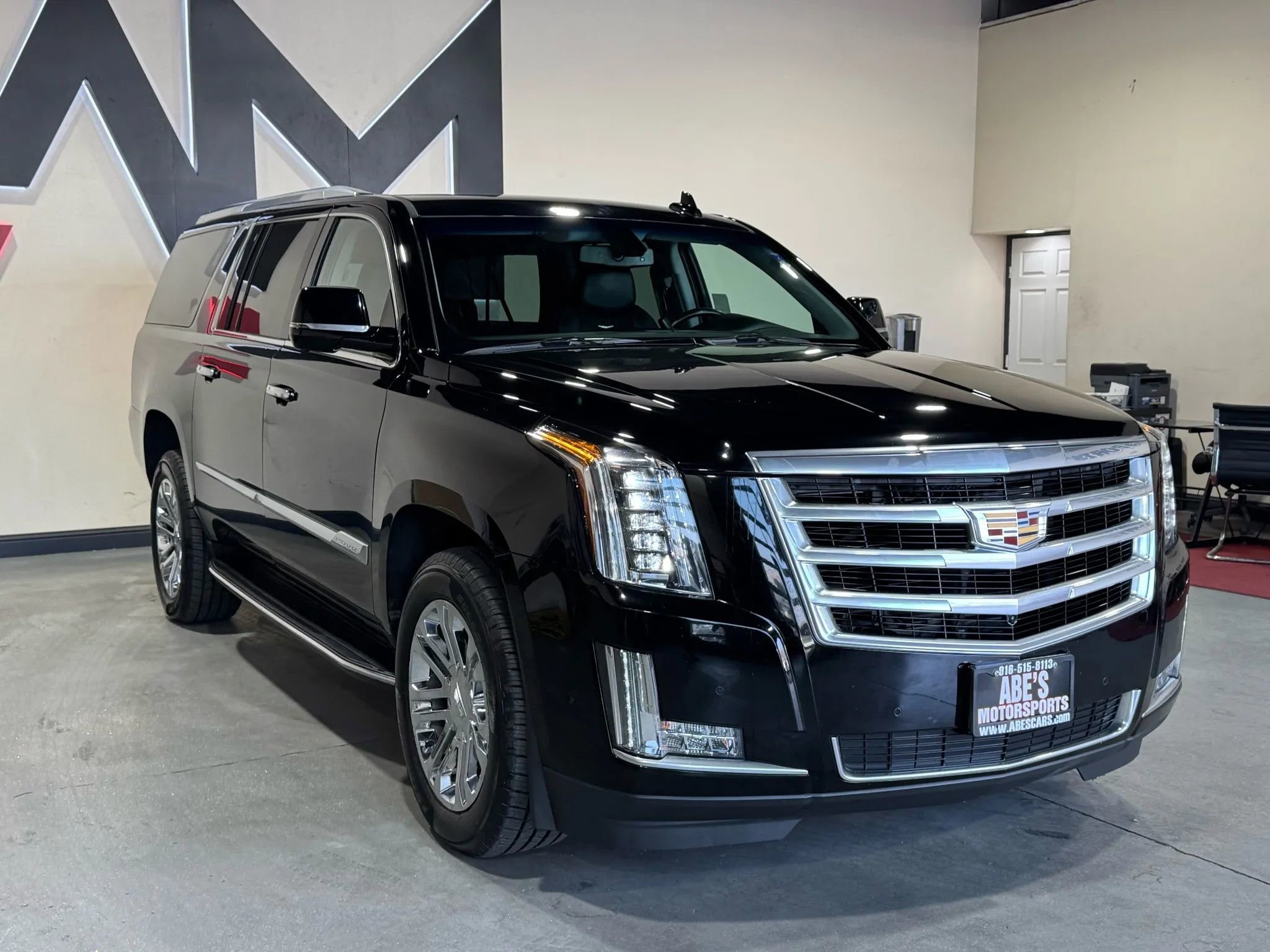 Used 2020 Cadillac Escalade ESV 2WD image 3