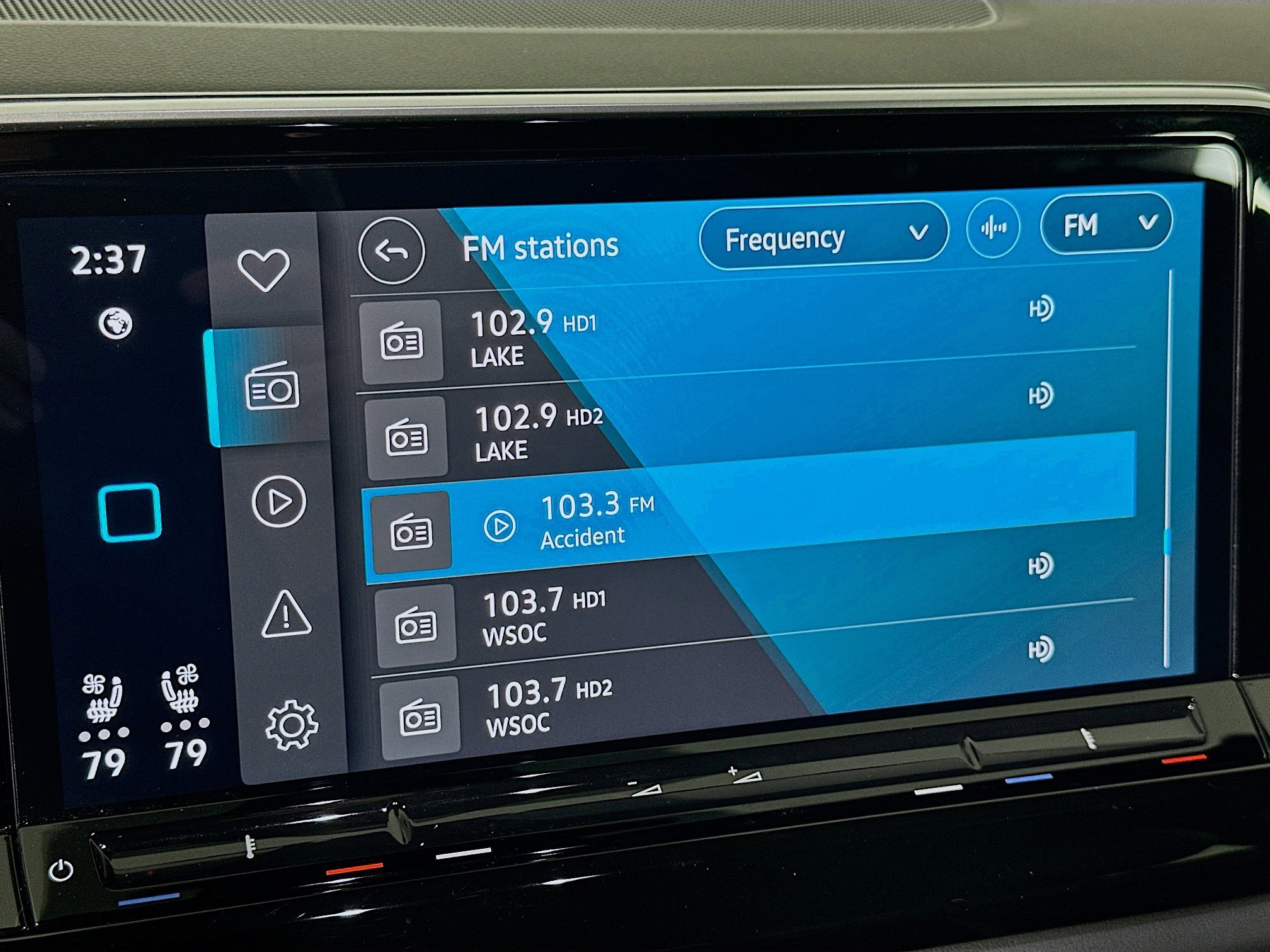 Used 2025 Volkswagen Atlas Cross Sport SE image 21