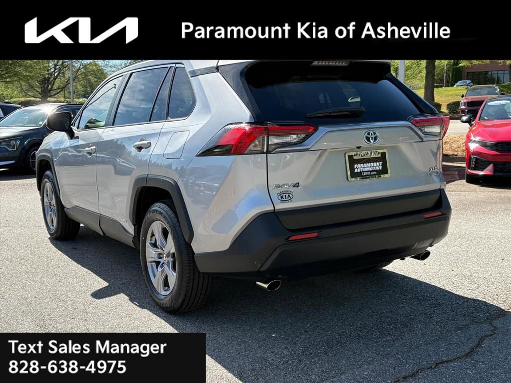 Used 2022 Toyota RAV4 XLE w/ Convenience Package AWD/4WD image 4