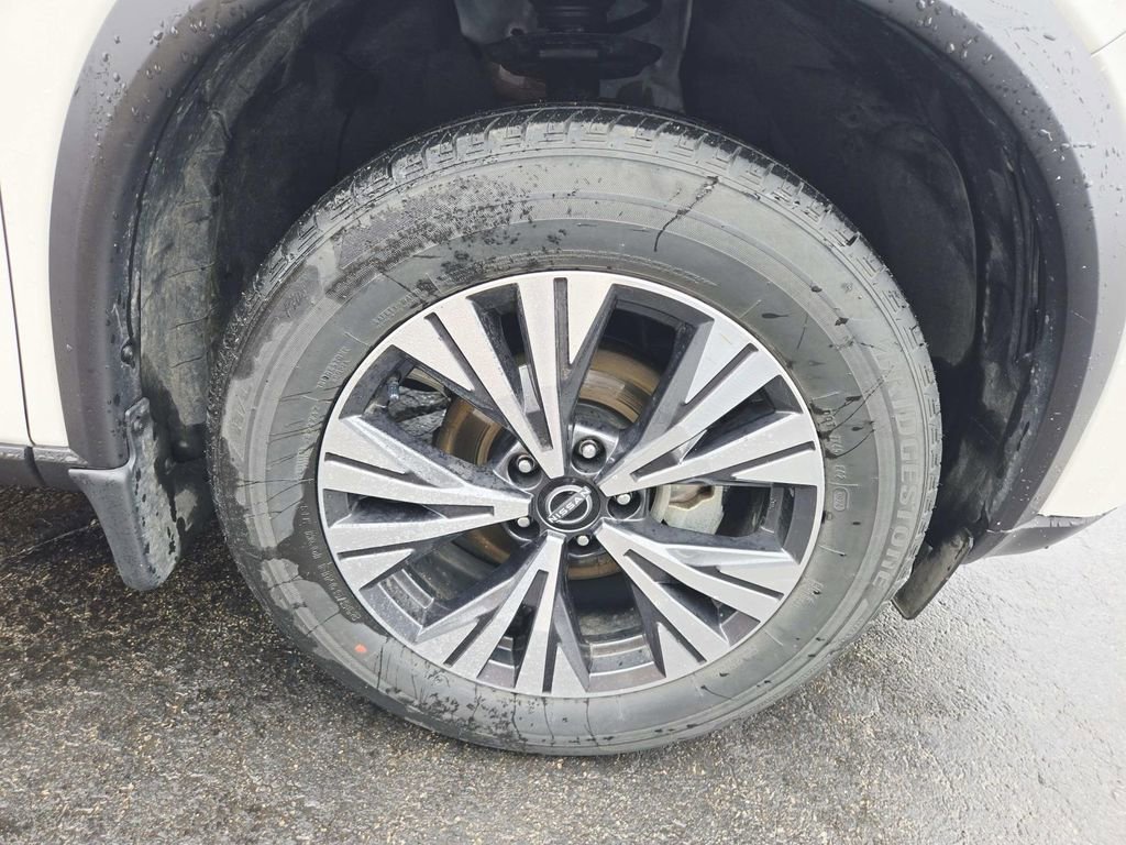 Used 2023 Nissan Rogue SV image 16