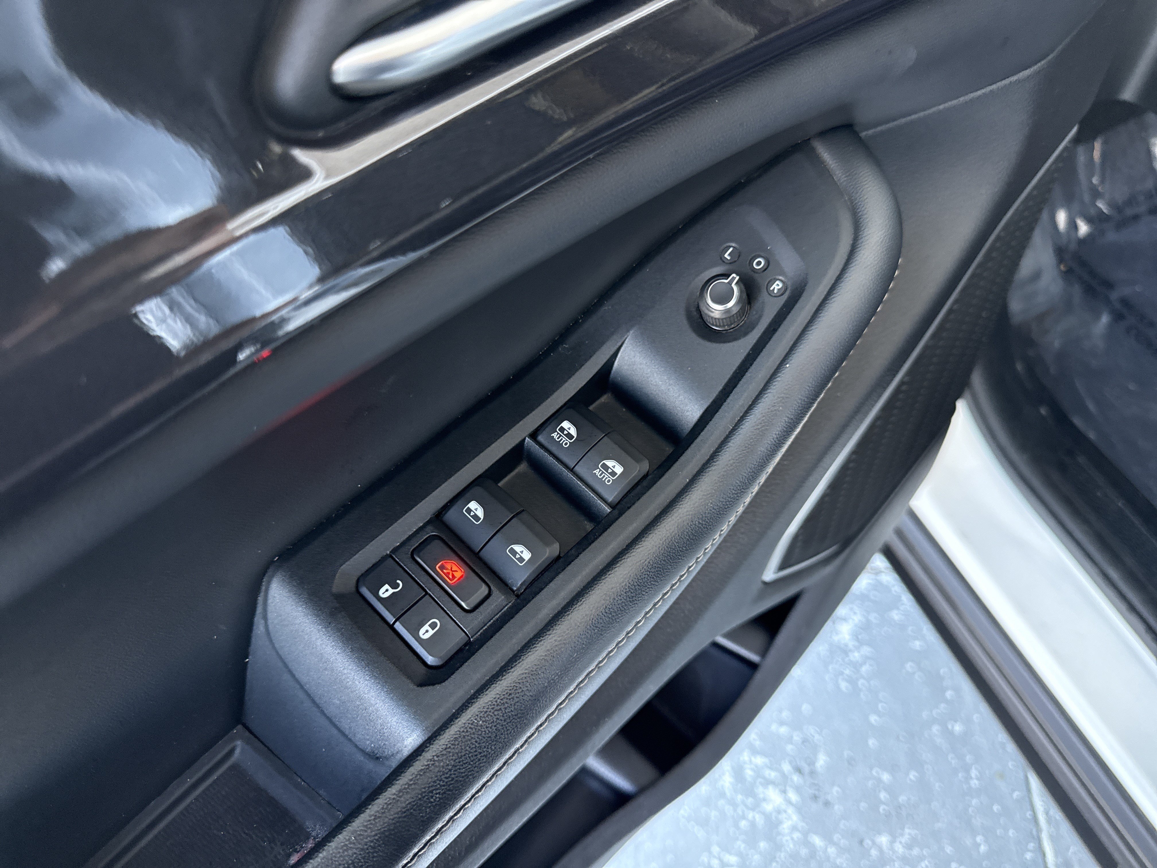 Used 2022 Jeep Grand Cherokee L Laredo AWD/4WD image 14