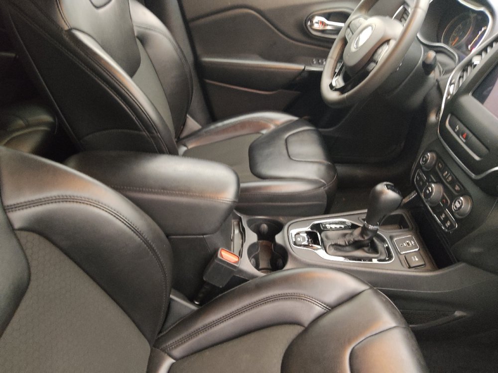 Used 2020 Jeep Cherokee Latitude Plus FWD image 21