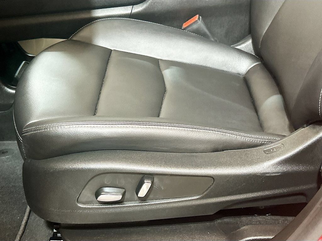 Used 2023 Cadillac XT5 Luxury w/ LPO, Floor Liner Package FWD image 17