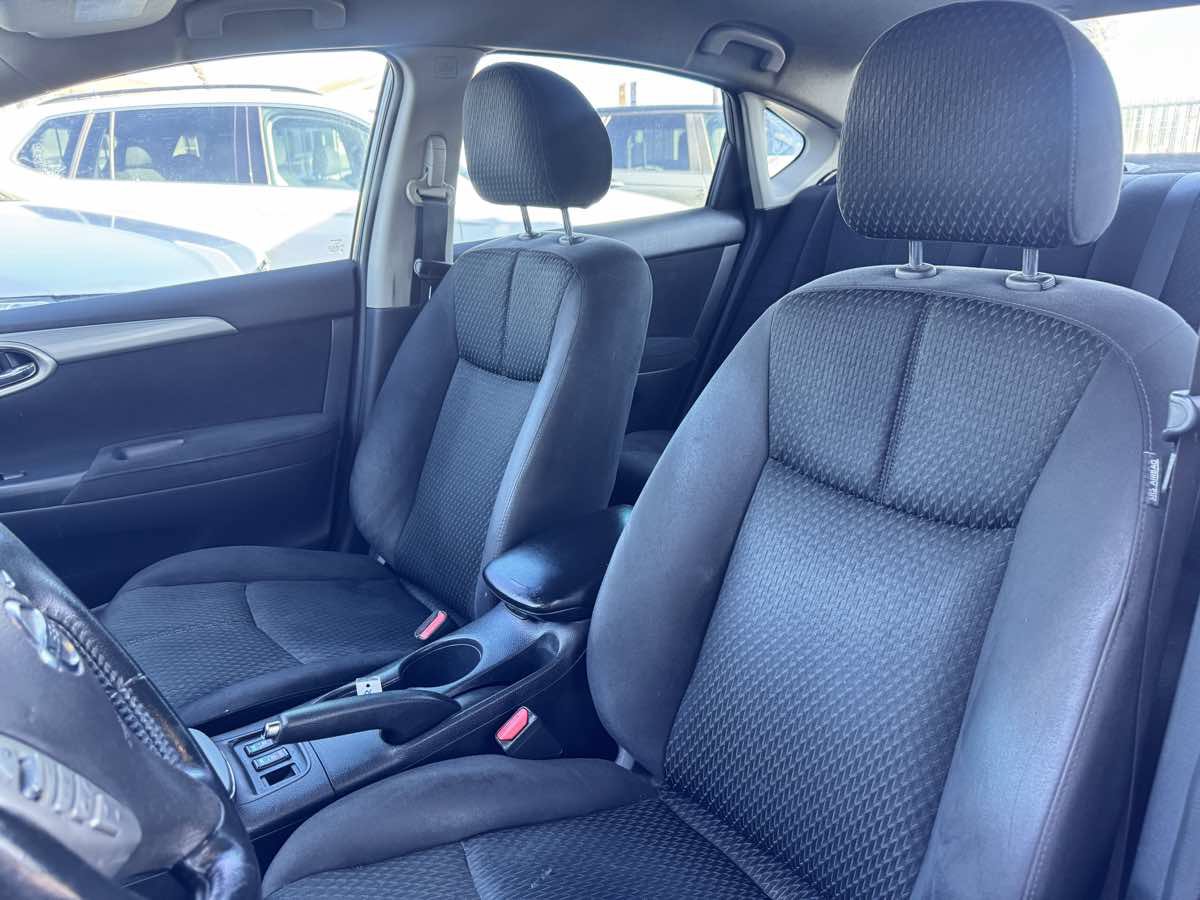 Used 2015 Nissan Sentra SR FWD image 34