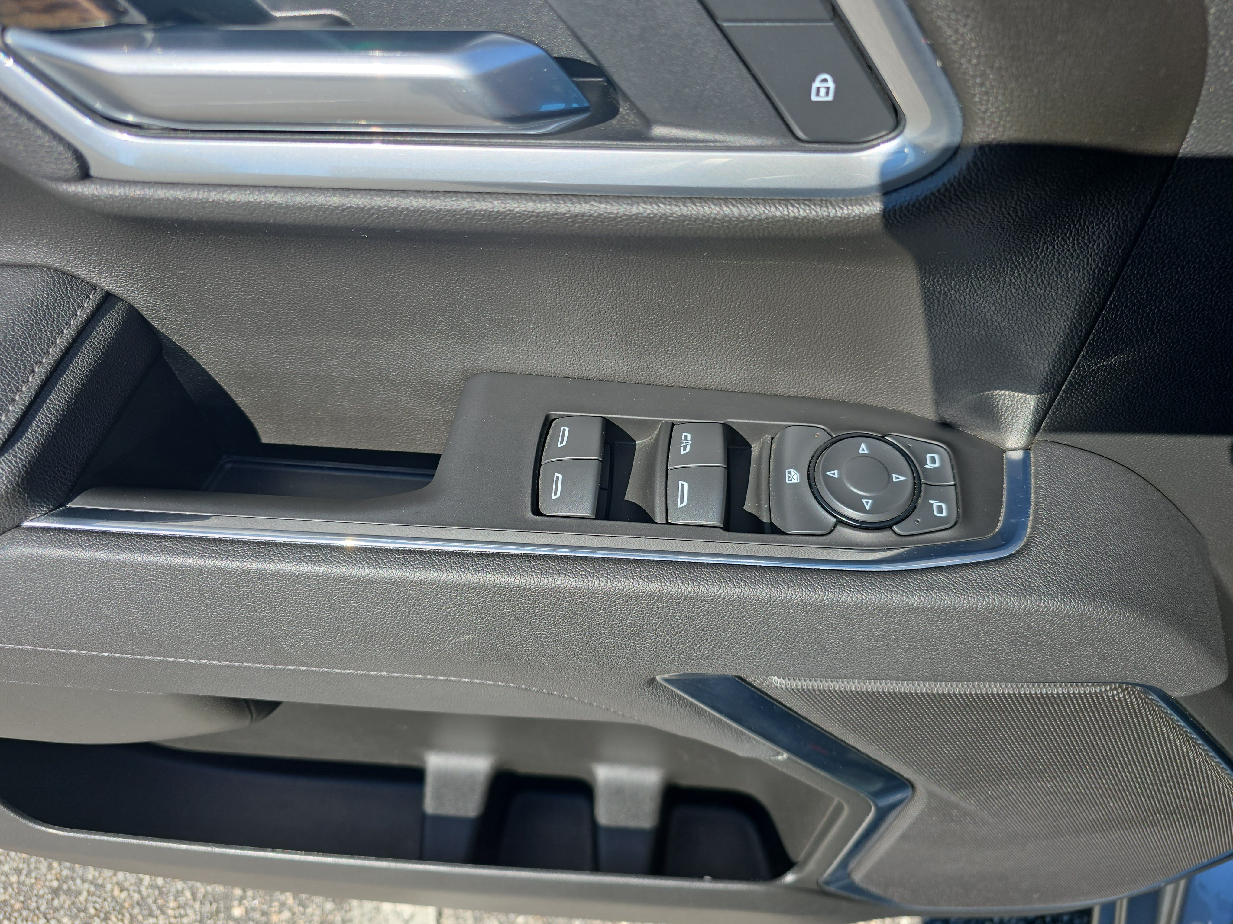 Used 2025 Chevrolet Silverado 1500 LT RWD image 24