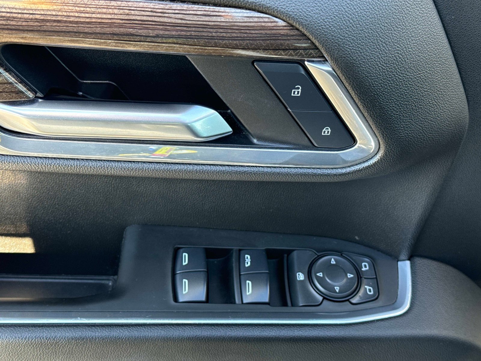 Used 2025 Chevrolet Silverado 1500 LT image 21