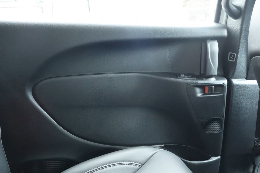 Used 2025 Chrysler Pacifica Select FWD image 36