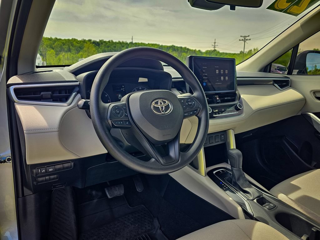 Used 2023 Toyota Corolla Cross L AWD/4WD image 12