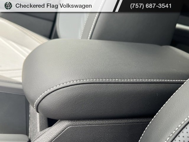New 2025 Volkswagen Tiguan SE R-Line image 46