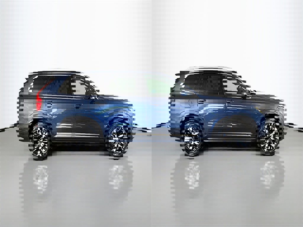 Certified 2026 Volvo XC90 B6 Core image 8