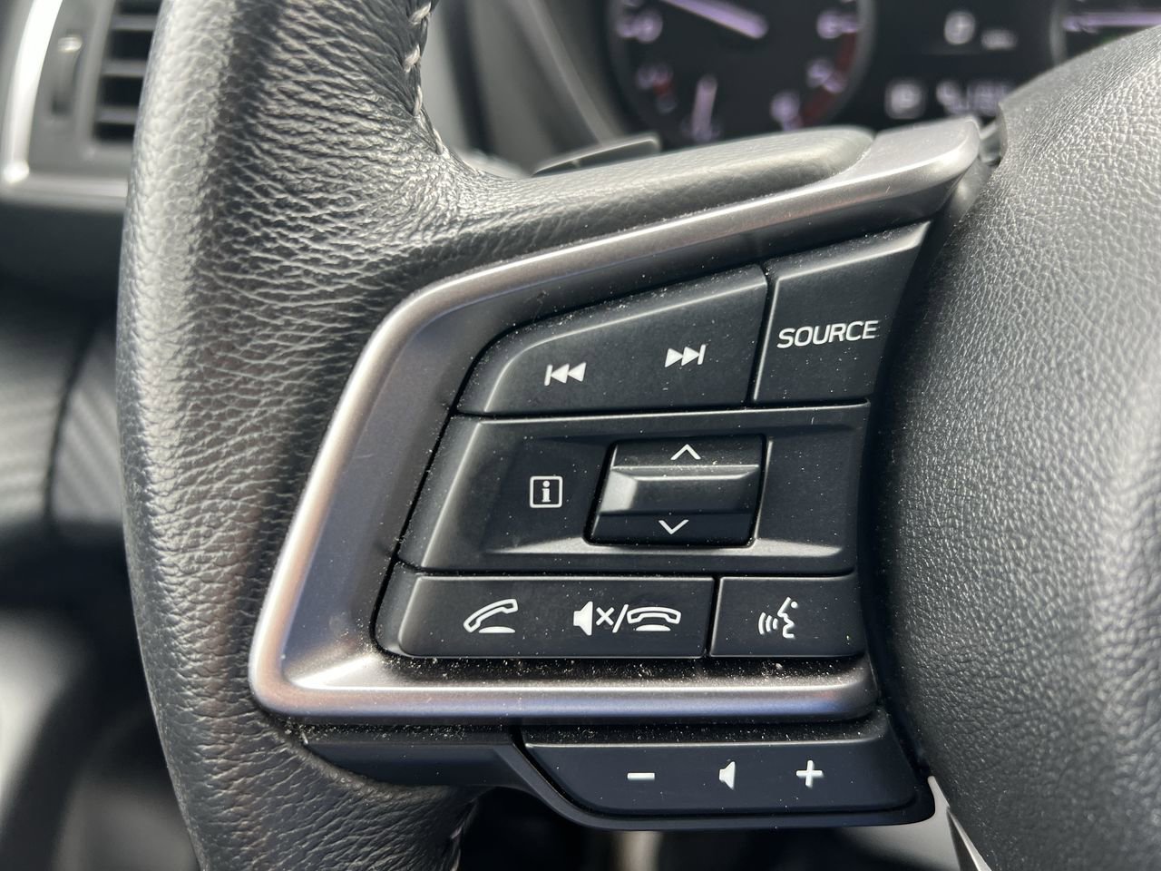 Used 2023 Subaru Ascent Premium w/ Convenience Package image 19