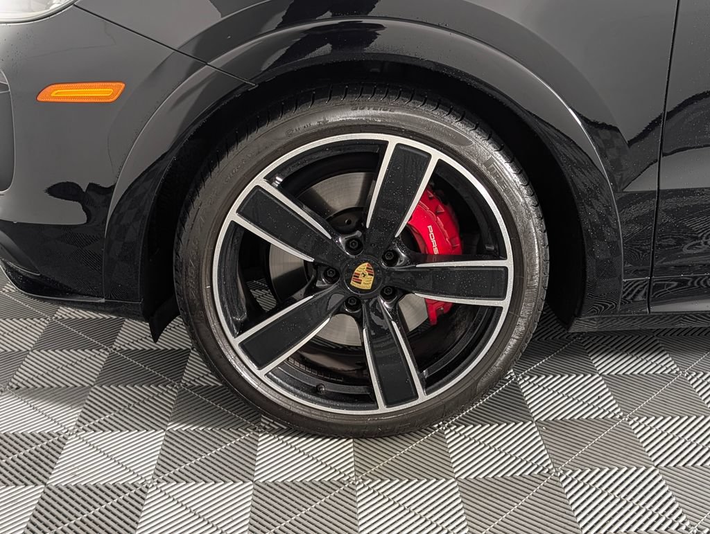 Used 2023 Porsche Cayenne GTS AWD/4WD image 11