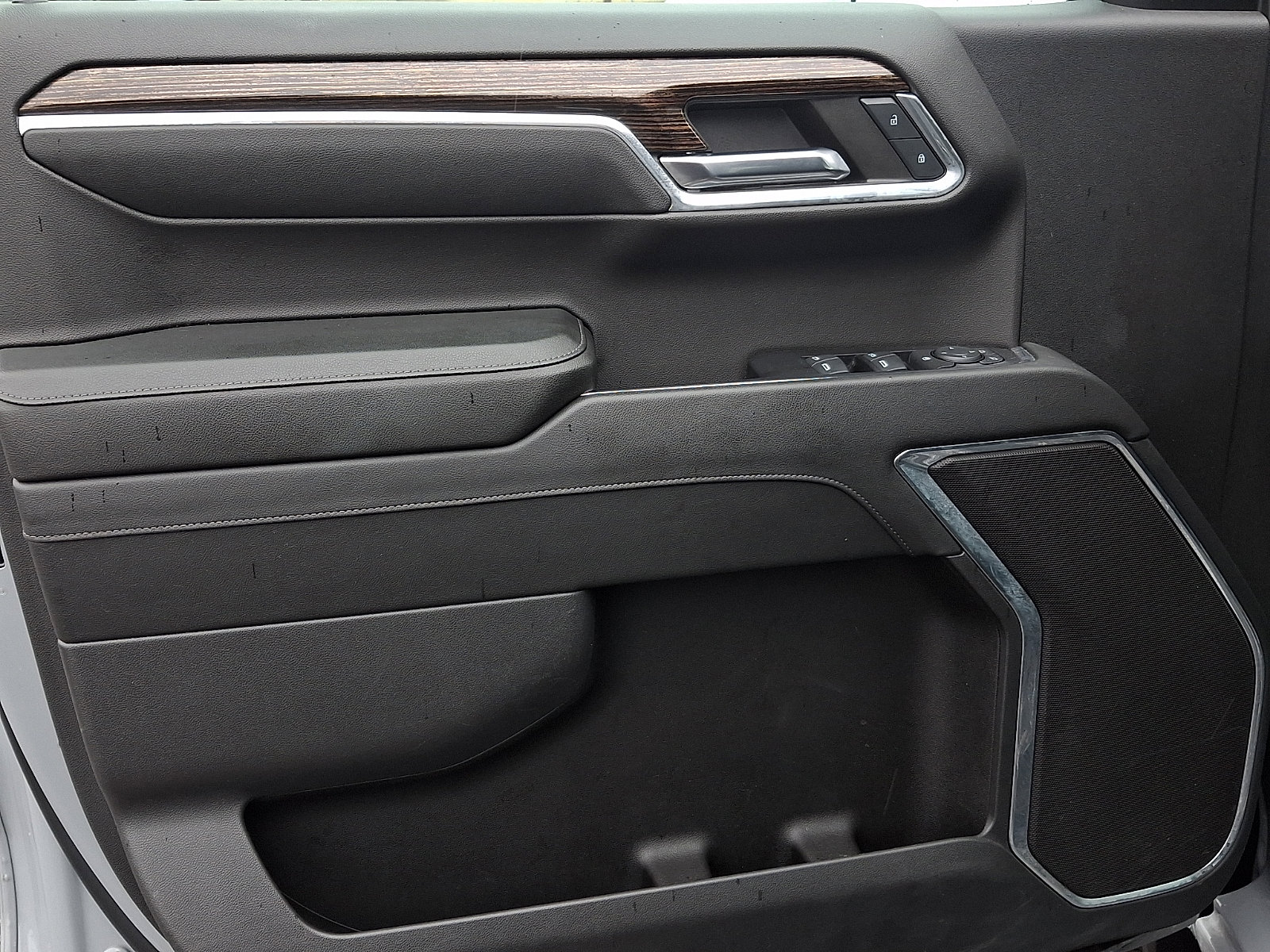 Used 2024 GMC Sierra 1500 Elevation image 13