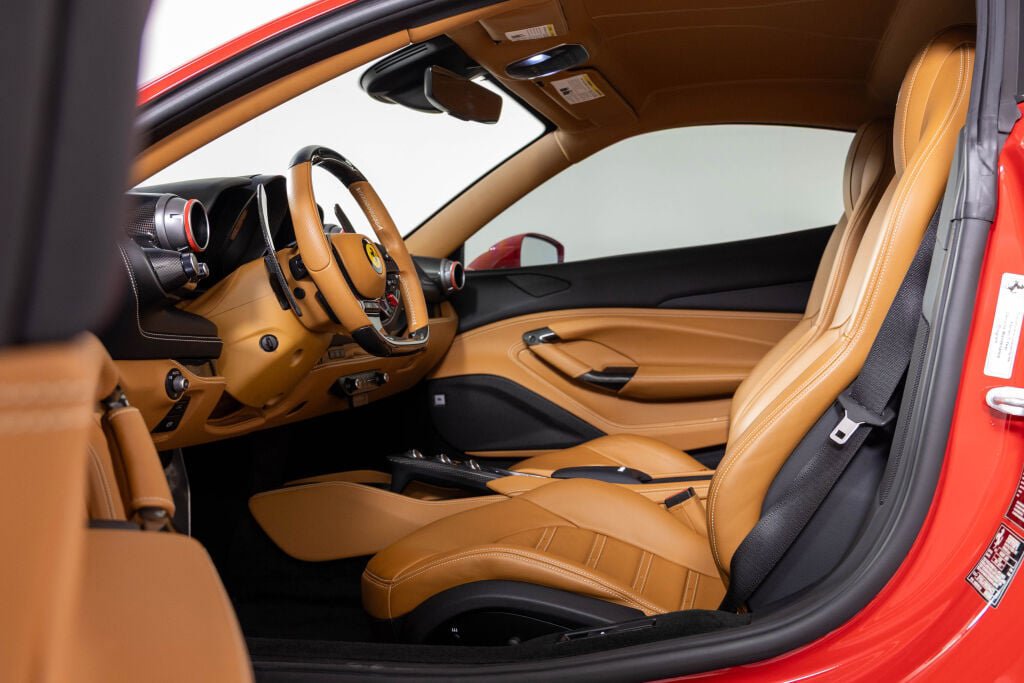 Certified 2021 Ferrari F8 Tributo RWD image 4