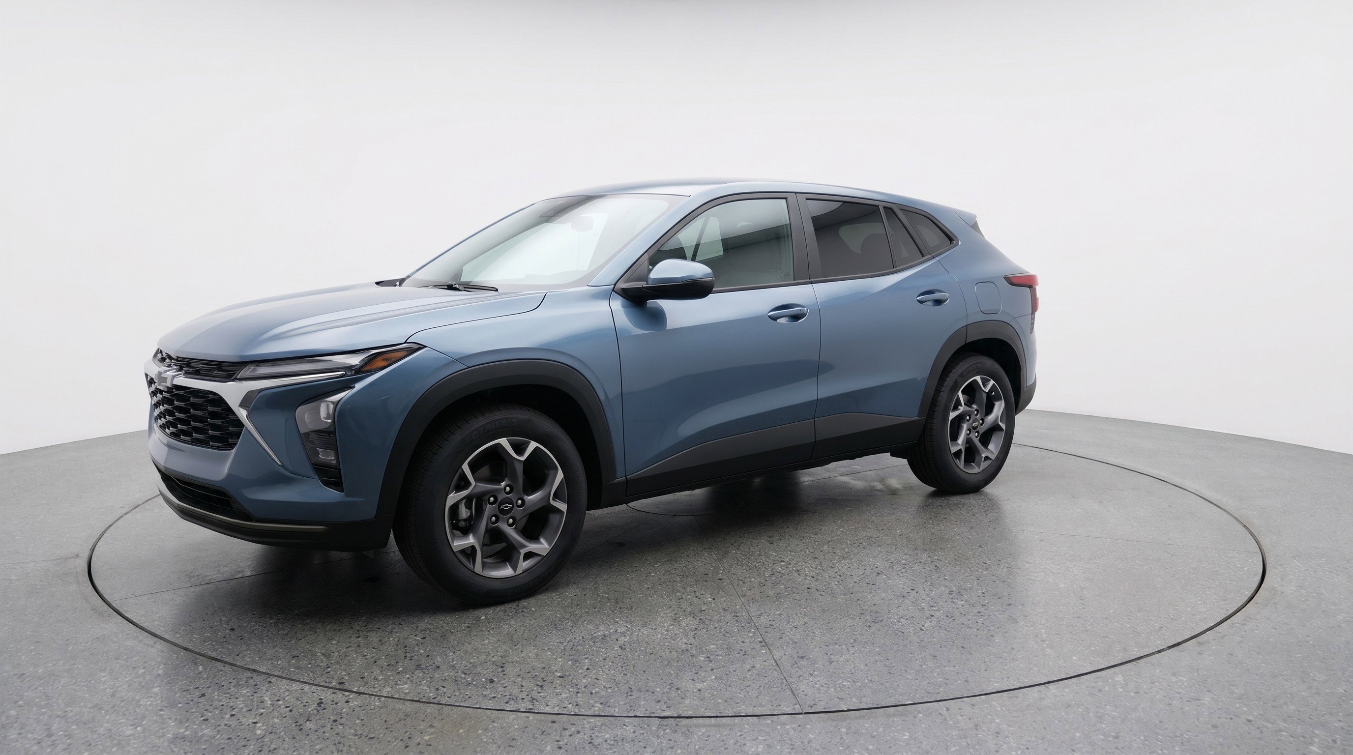 Used 2025 Chevrolet Trax LT FWD image 3