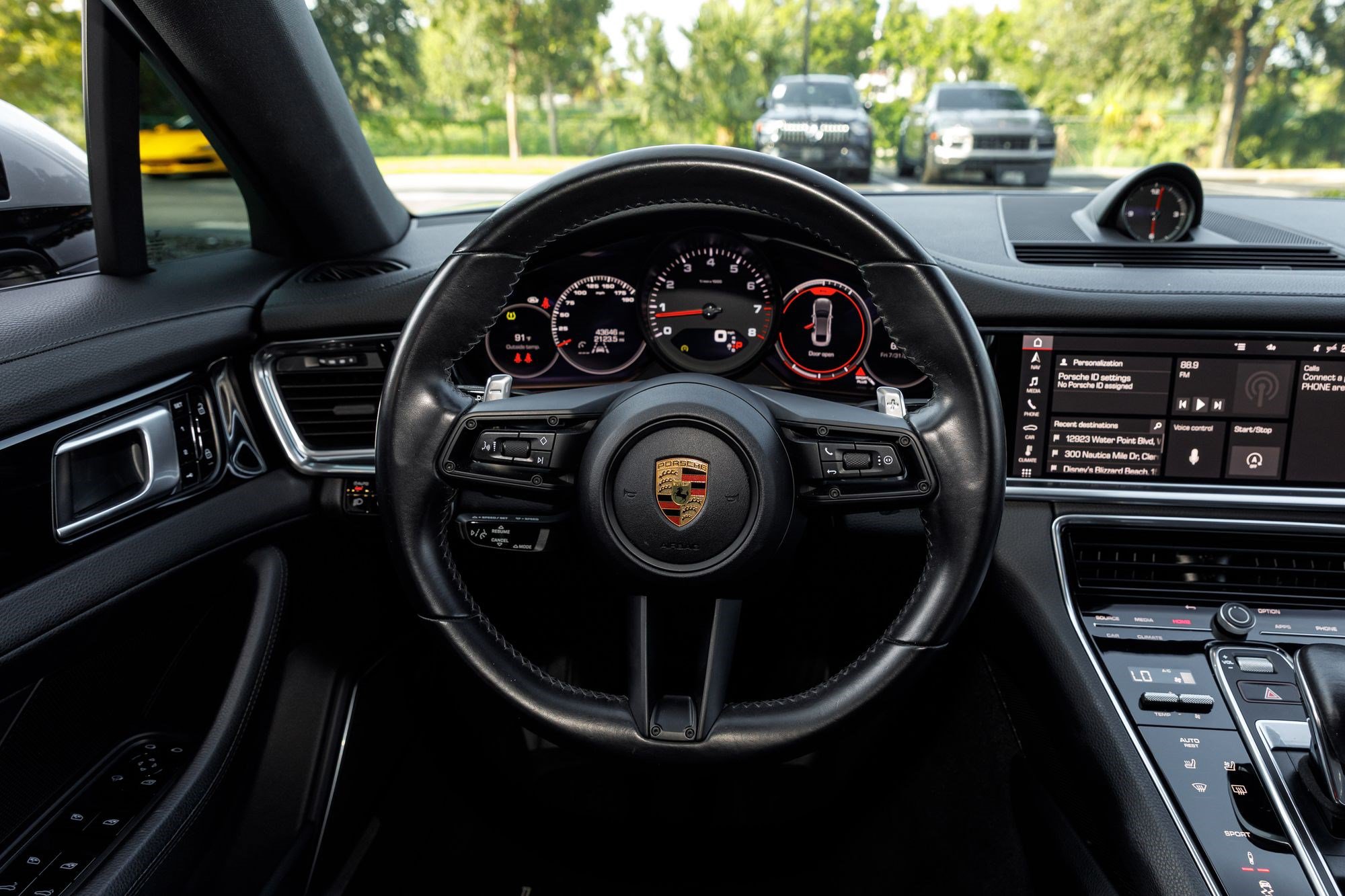Used 2021 Porsche Panamera image 18