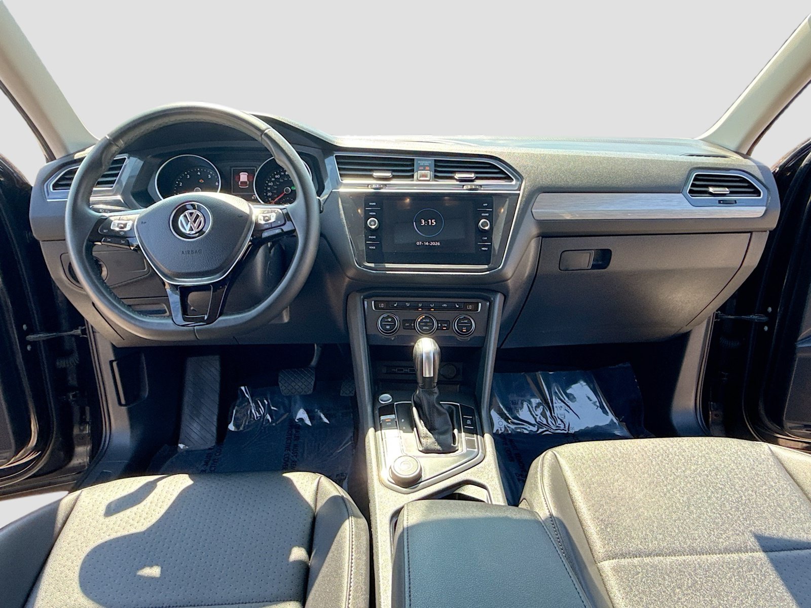 Used 2020 Volkswagen Tiguan SE AWD/4WD image 3
