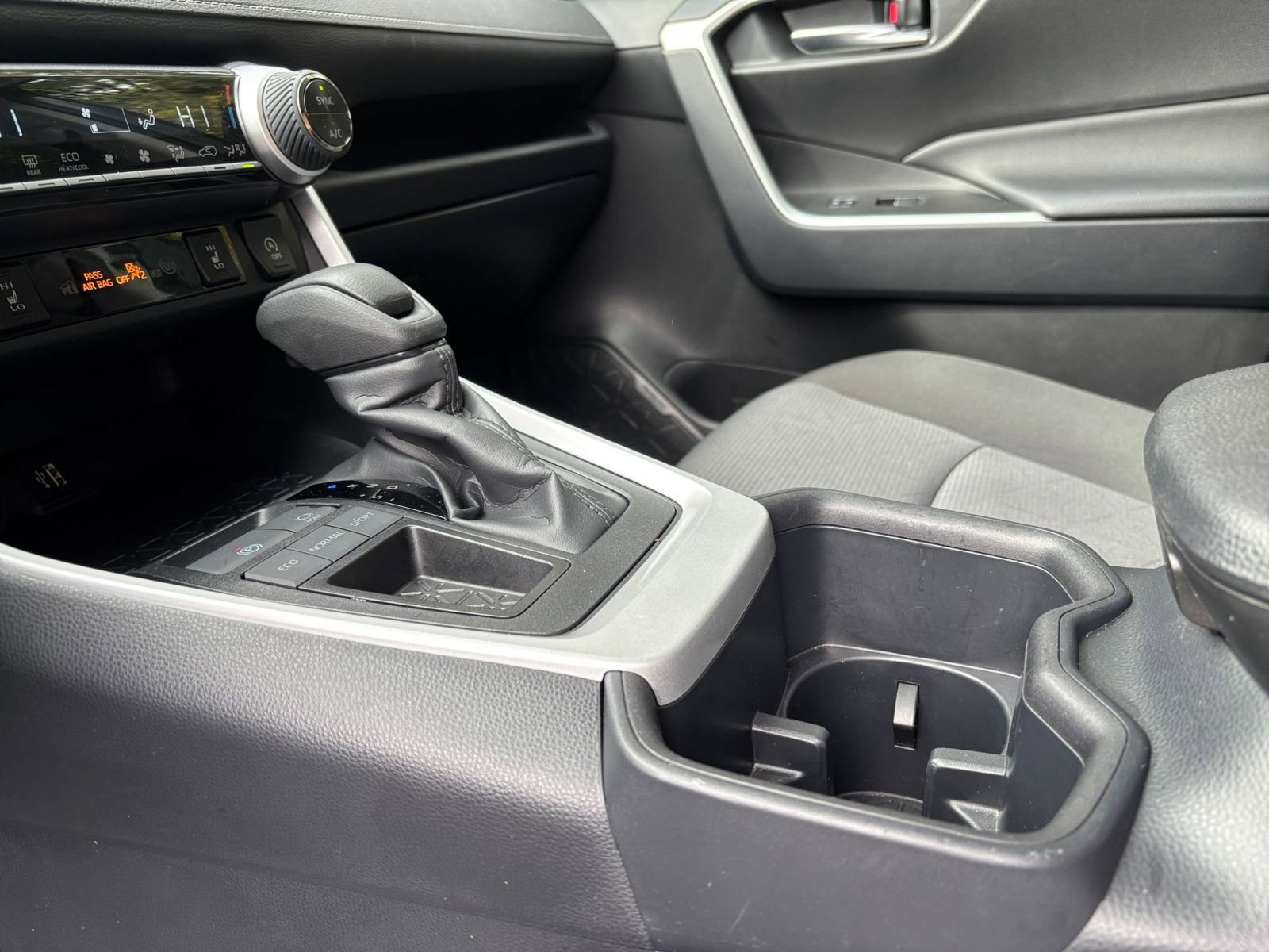 Used 2025 Toyota RAV4 XLE image 41