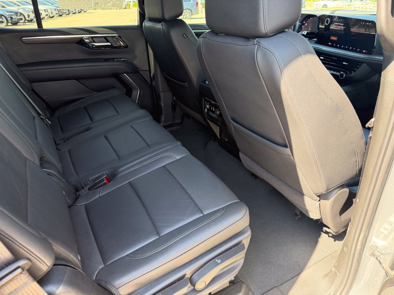 Used 2025 Chevrolet Tahoe Z71 AWD/4WD image 39