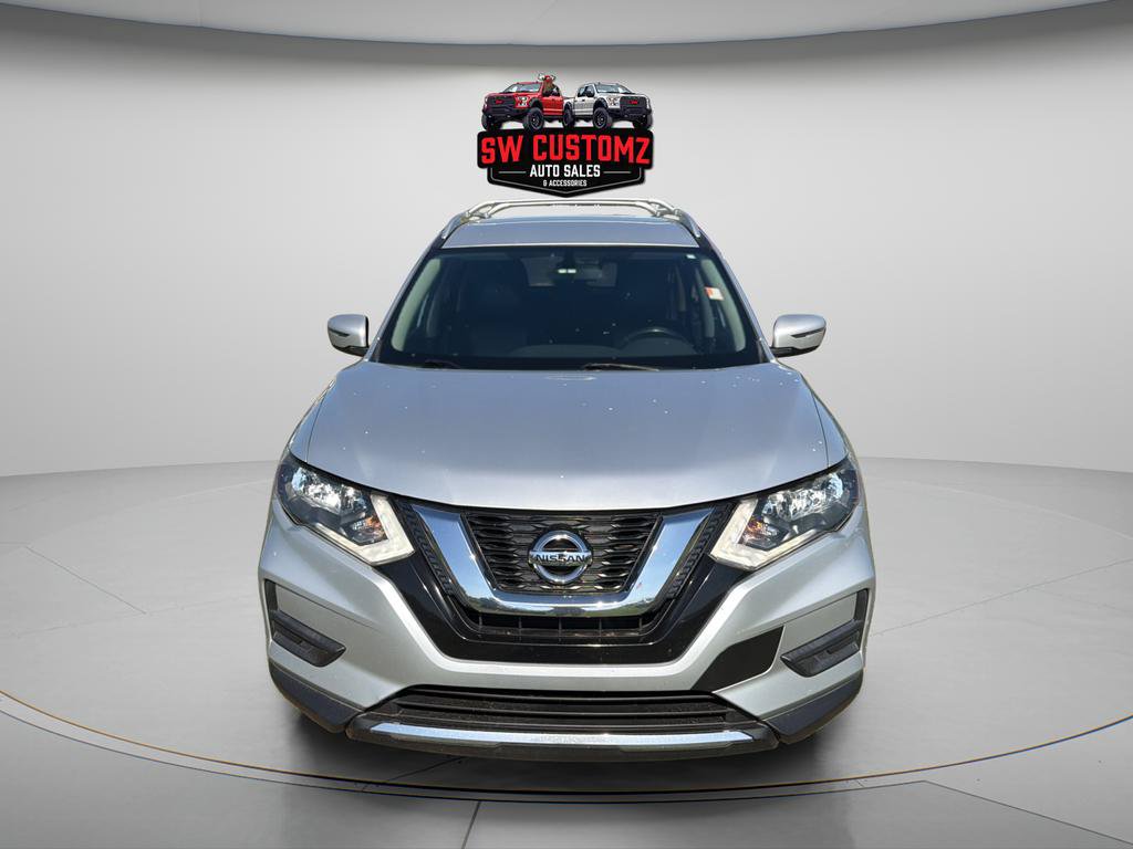 Used 2017 Nissan Rogue SV FWD image 2