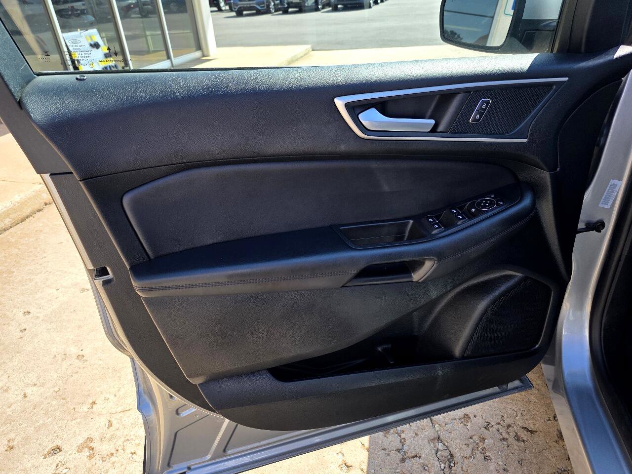 Used 2024 Ford Edge SEL image 11