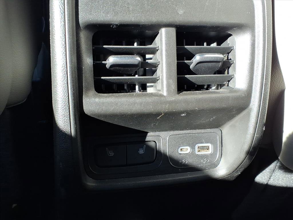 Certified 2023 Cadillac XT4 Luxury w/ Cold Weather Package image 17