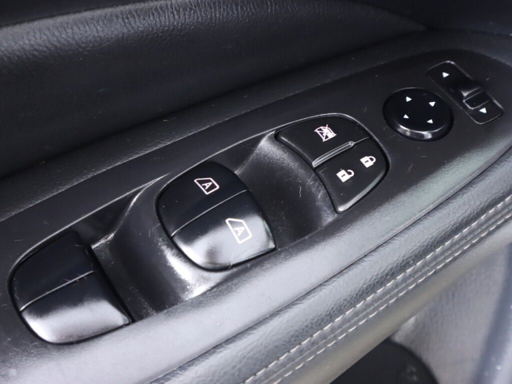 Used 2020 Nissan Pathfinder Platinum AWD/4WD image 32