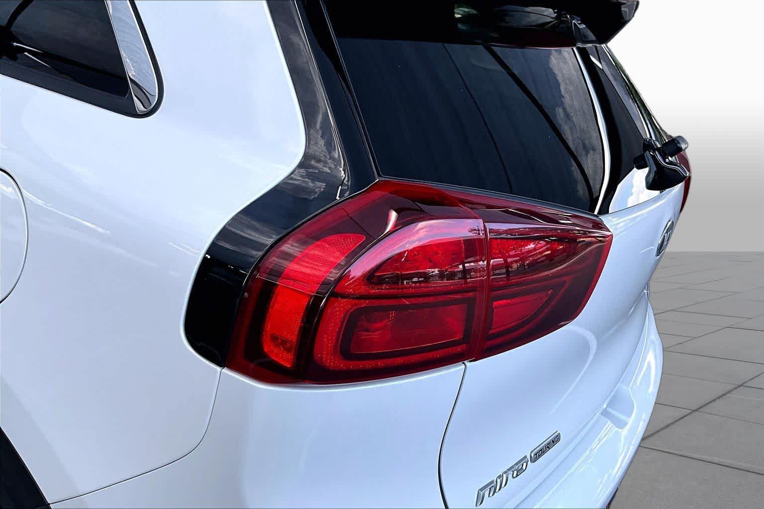 Used 2020 Kia Niro Touring FWD image 29