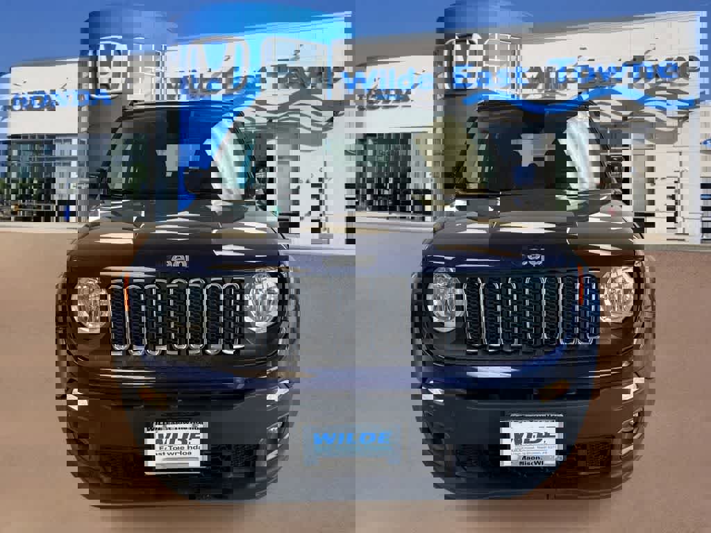 Used 2016 Jeep Renegade Latitude w/ Popular Equipment Group image 3