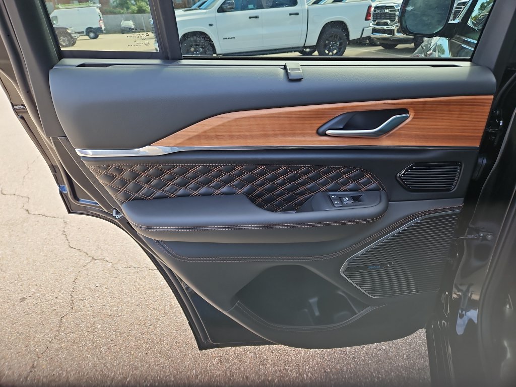 New 2027 Jeep Grand Cherokee Summit AWD/4WD image 10