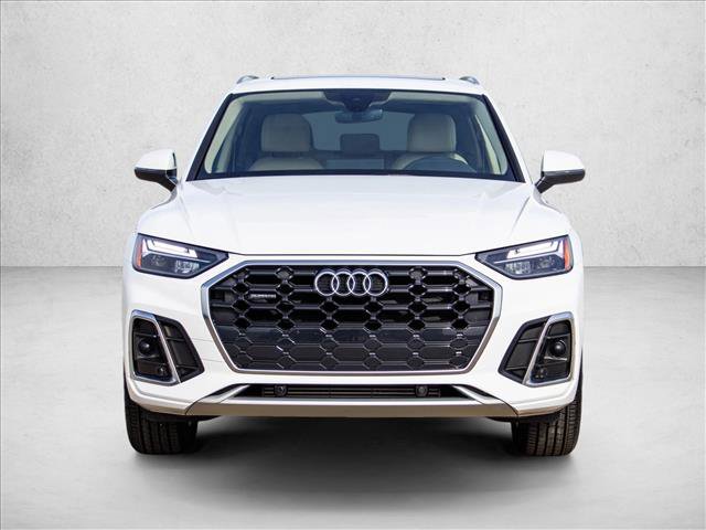 Used 2023 Audi Q5 2.0T Premium w/ Convenience Package AWD/4WD image 2