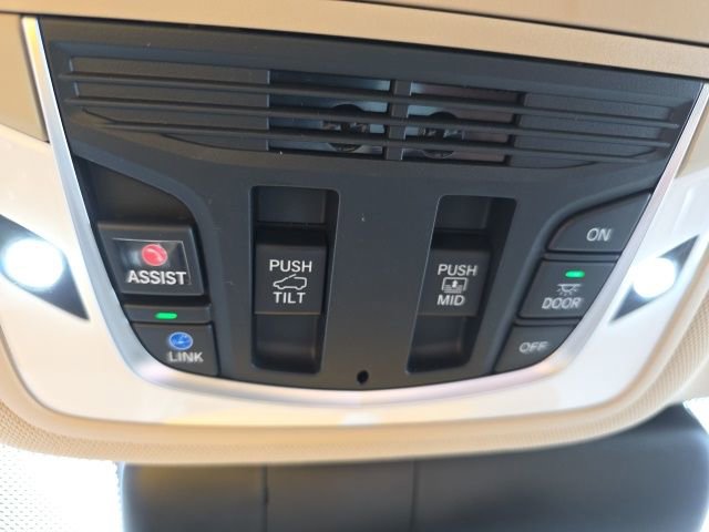 Used 2024 Acura RDX SH-AWD w/ Advance Package image 25