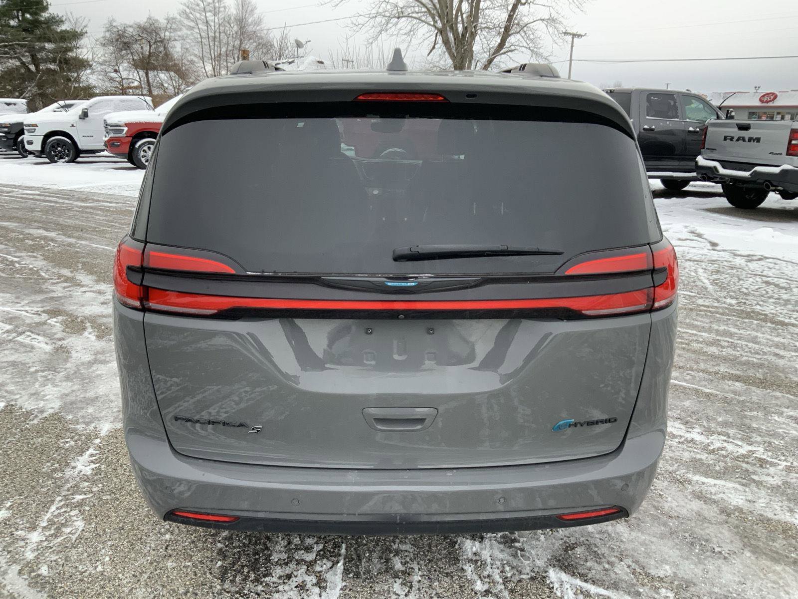 Used 2021 Chrysler Pacifica Limited w/ S Appearance Package image 11
