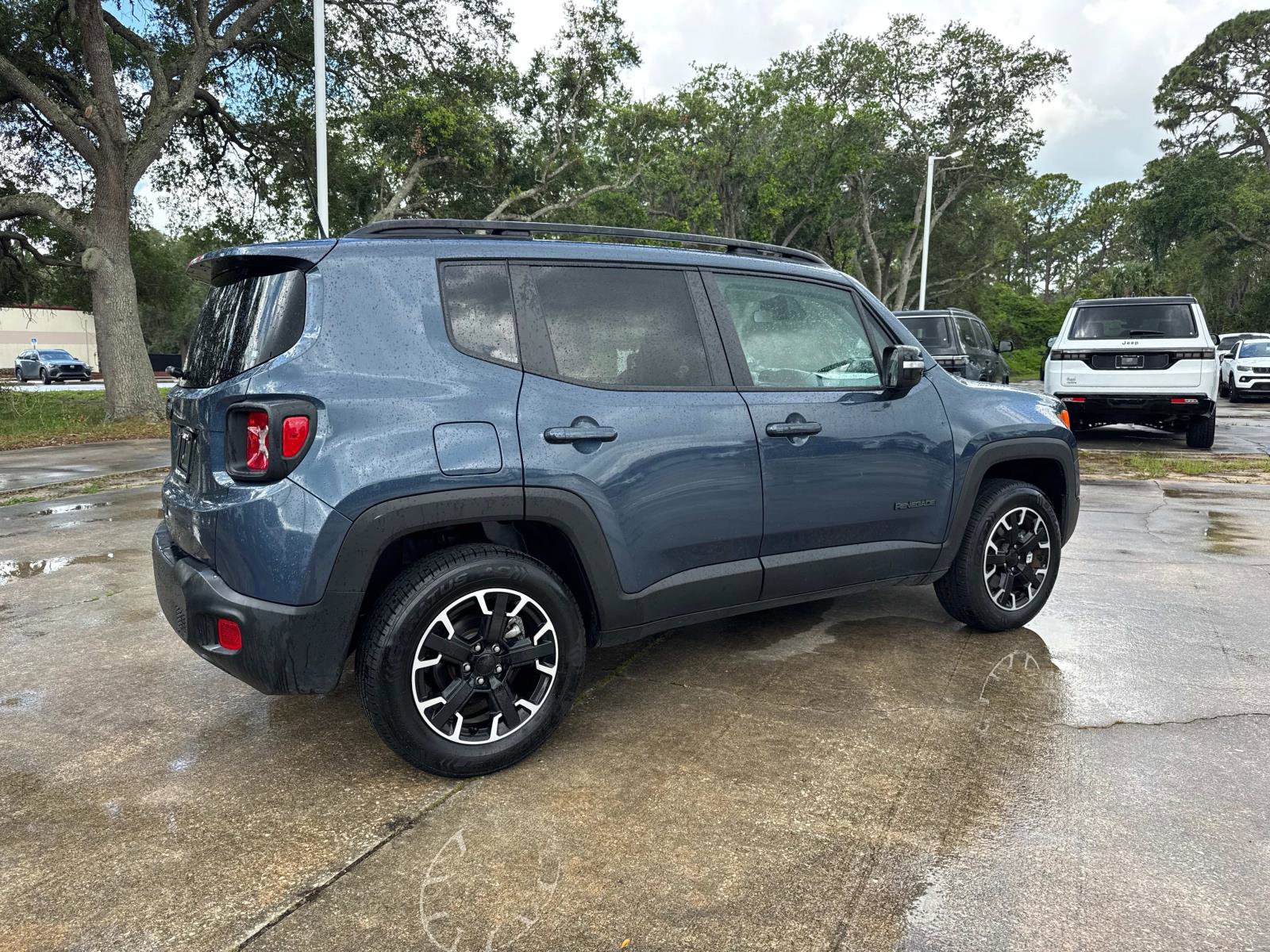 Certified 2023 Jeep Renegade Latitude AWD/4WD image 3