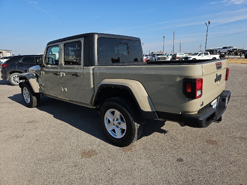 Used 2022 Jeep Gladiator Sport AWD/4WD image 4