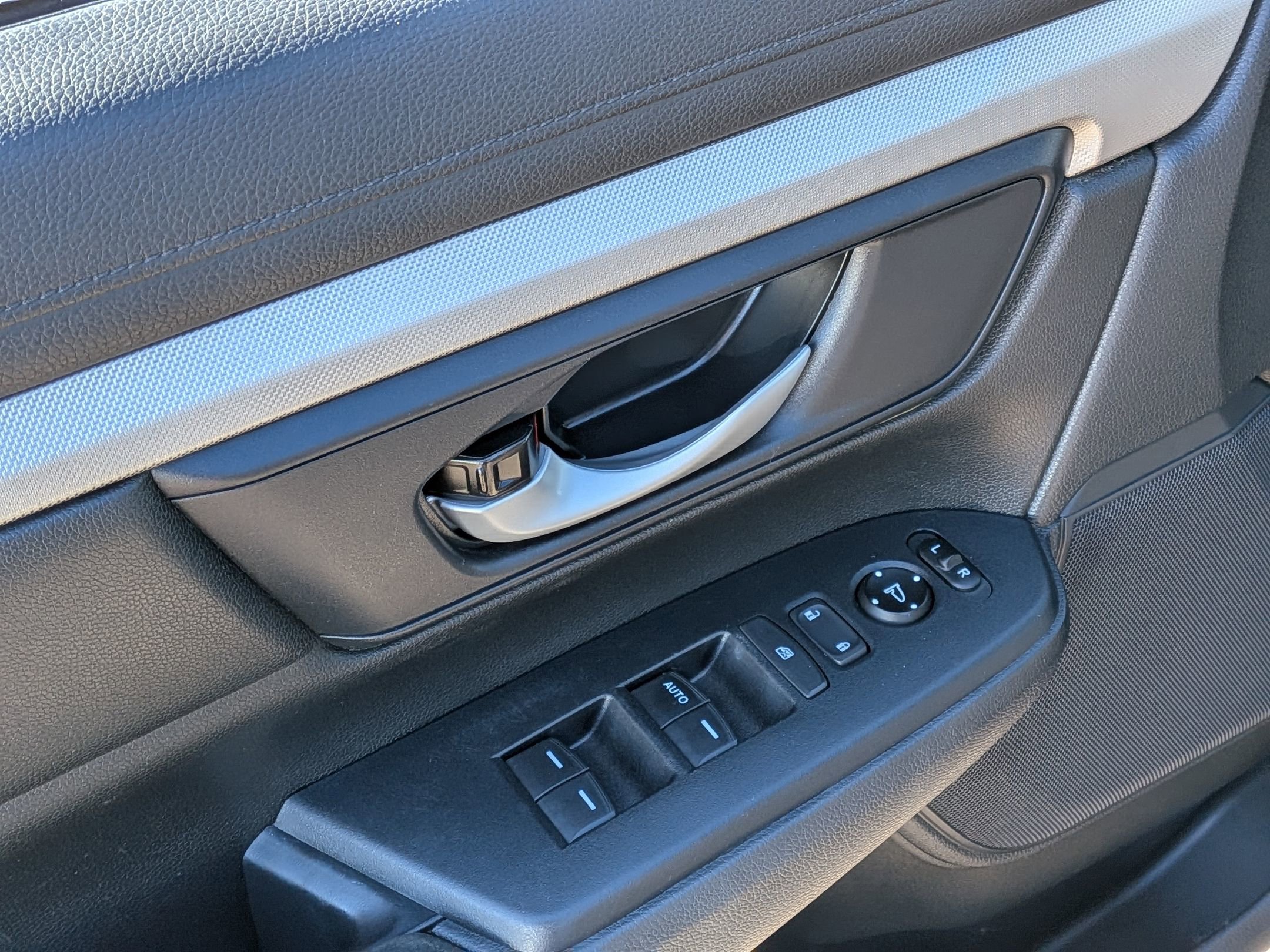 Used 2020 Honda CR-V LX image 9