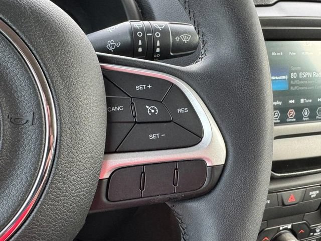 Used 2019 Jeep Renegade Latitude FWD image 17