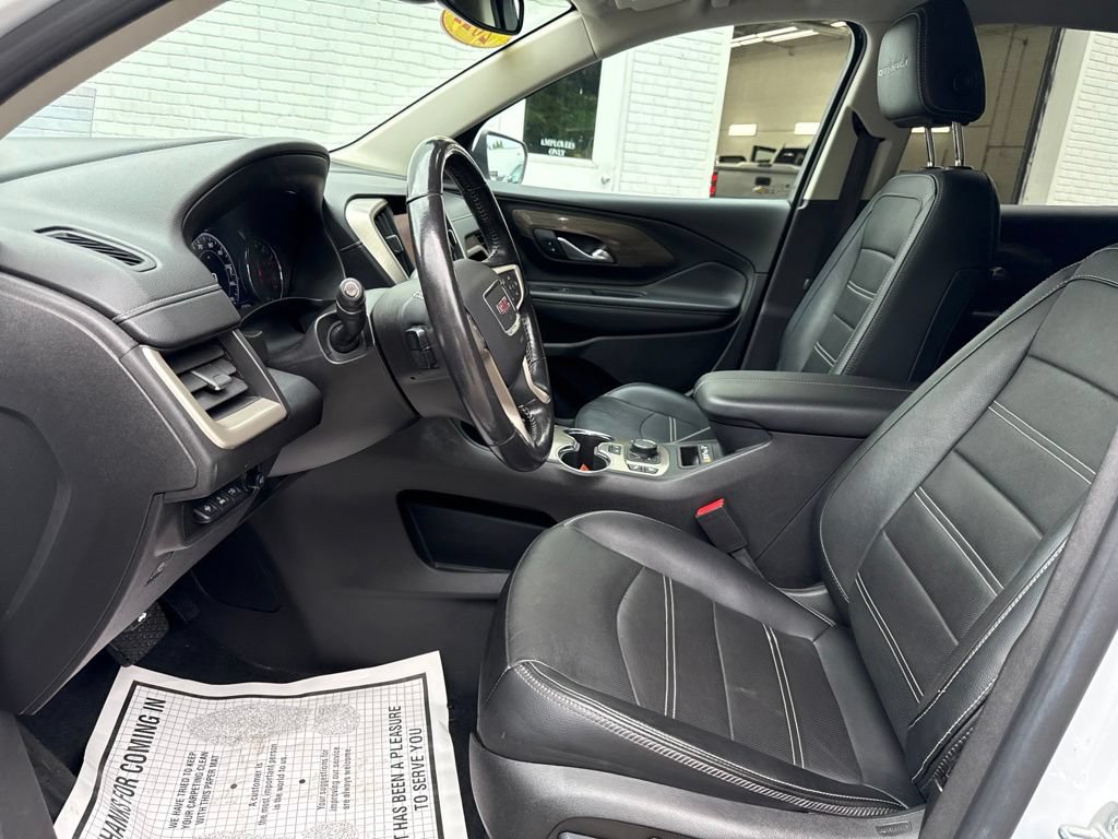 Used 2022 GMC Terrain Denali w/ Denali Premium Package AWD/4WD image 9