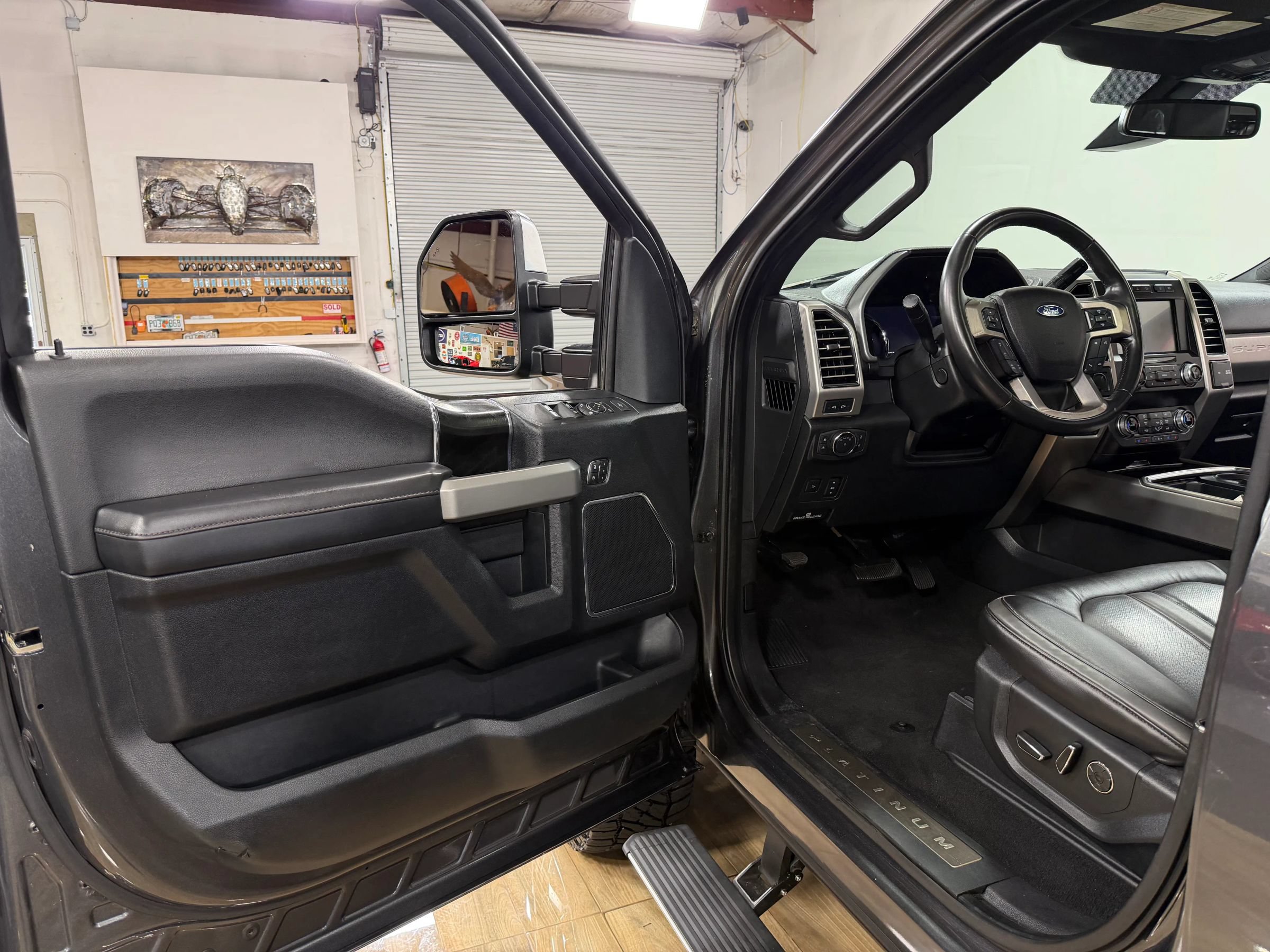 Used 2019 Ford F250 Platinum w/ Platinum Ultimate Package AWD/4WD image 12