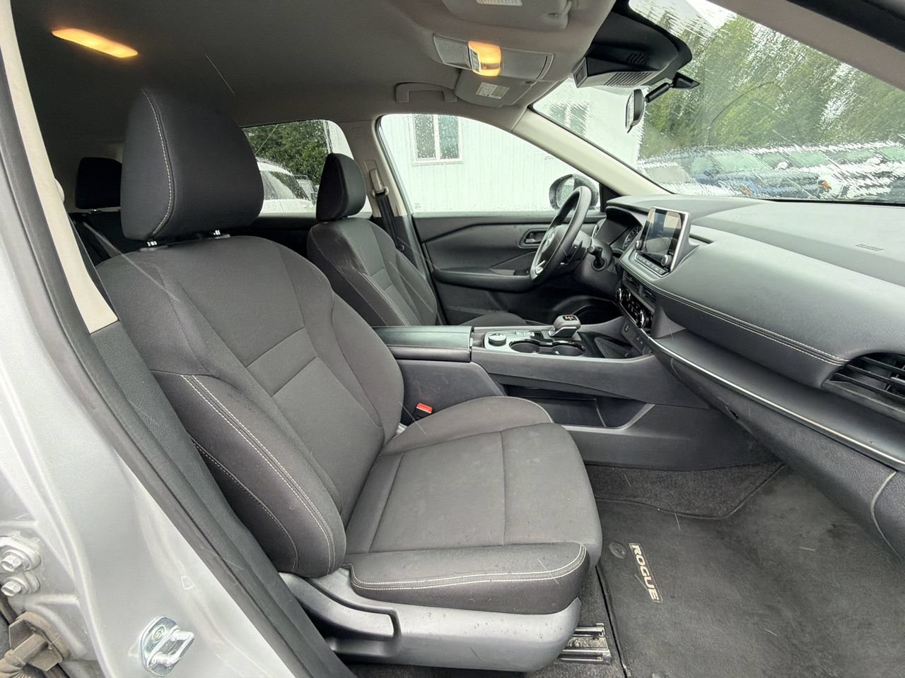 Used 2024 Nissan Rogue S AWD/4WD image 19
