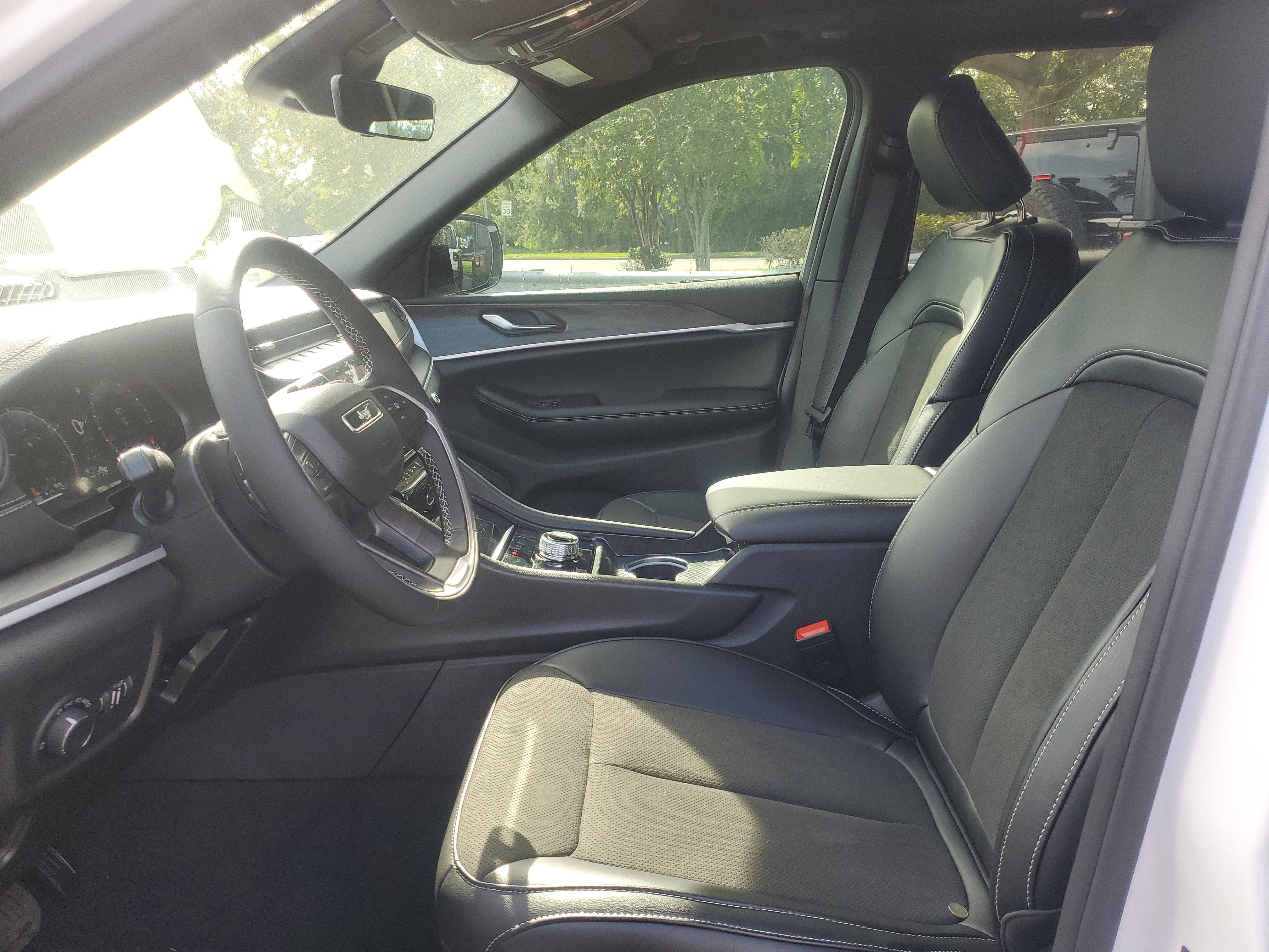 New 2026 Jeep Grand Cherokee Altitude RWD image 10