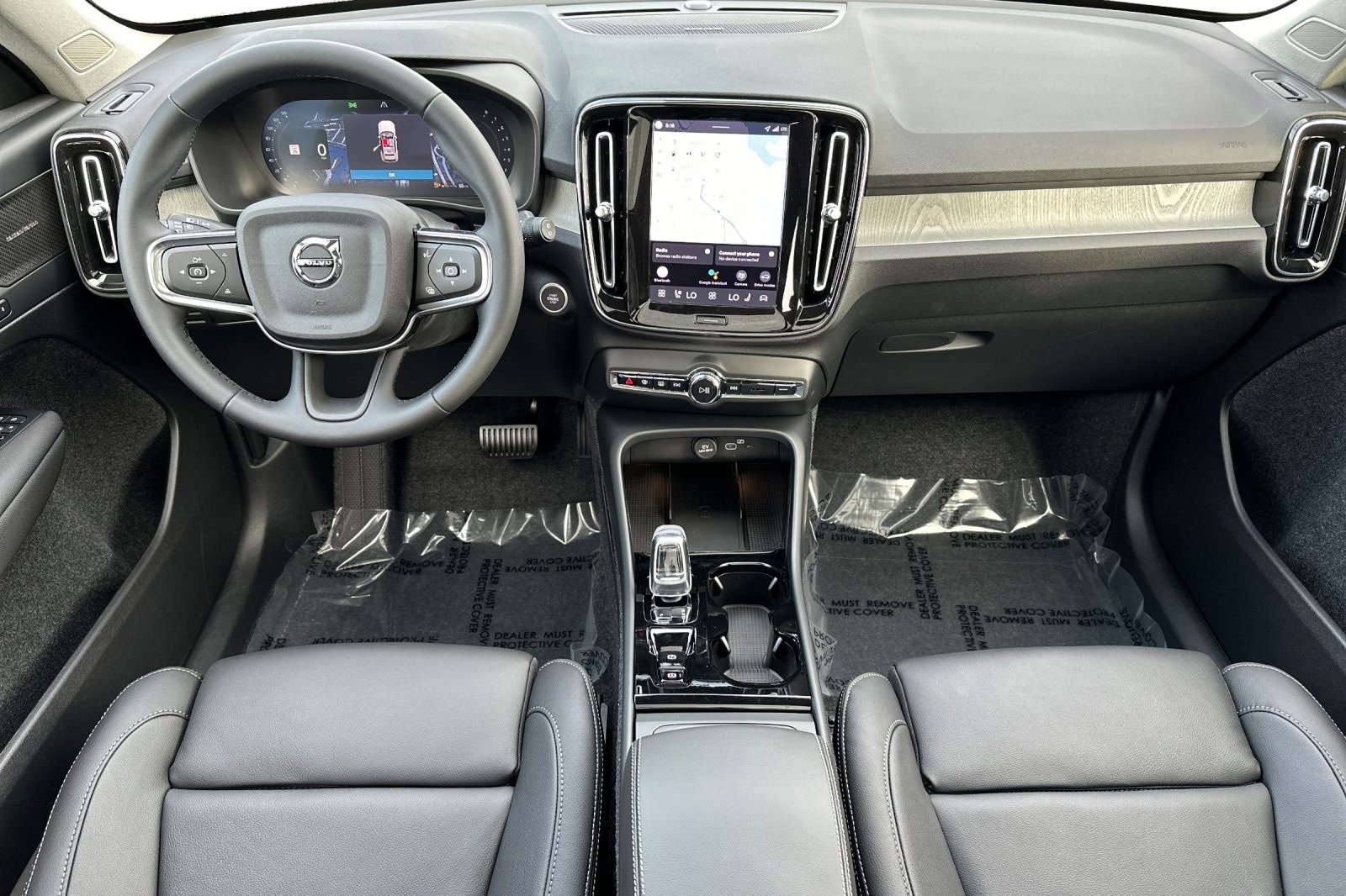 New 2026 Volvo XC40 B5 Plus w/ Climate Package image 3